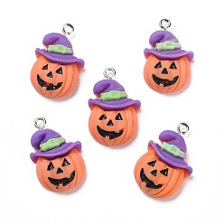 Orange Pendentifs en résine opaque d'halloween, avec boucles en fer couleur platine, citrouille avec chapeau violet, orange, 26x16.5x7mm, Trou: 2mm