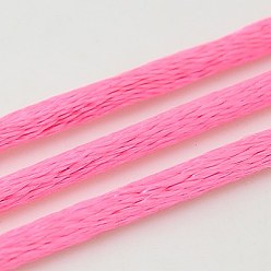 Rose Chaud Corde de nylon, cordon de rattail satiné, pour la fabrication de bijoux en perles, nouage chinois, rose chaud, 2mm, environ 50 yards / rouleau (150 pieds / rouleau)