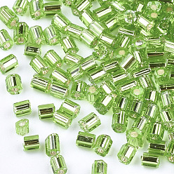 Verde Lima Calificar una semilla de vidrio, hexágono (dos cortes), plata forrada, verde lima, 1.5~2.5x1.5~2 mm, agujero: 0.8 mm, sobre 2100 unidades / bolsa, 450 g / bolsa