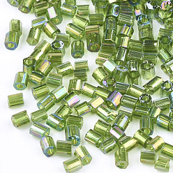 Gris Oliva Calificar una semilla de vidrio, hexágono (dos cortes), colores transparentes arco iris, verde oliva, 1.5~2.5x1.5~2 mm, agujero: 0.8 mm, sobre 2100 unidades / bolsa, 450 g / bolsa