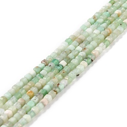 Jade Nuevo Australiano Hebras naturales de perlas de crisoprasa, facetados, cubo, 2x2x2 mm, agujero: 0.6 mm, sobre 152 unidades / cadena, 15.47 pulgada (39.3 cm)