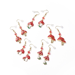 Motifs Mixtes Champignon en alliage d'émail rouge avec boucles d'oreilles pendantes en perles de verre, bijoux en laiton pour femmes, motifs mixtes, 52~26mm, pin: 0.7 mm
