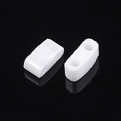 Blanc 2 - perles de rocaille en verre opaque, lustered, rectangle, blanc, 4.5~5.5x2x2~2.5mm, Trou: 0.5~0.8mm