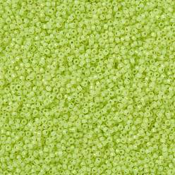 (RR675) Ópalo chartreuse plateado Cuentas de rocailles redondas miyuki, granos de la semilla japonés, (rr 675) cartulina plateada opalina, 8/0, 3 mm, agujero: 1 mm, Sobre 2111~2277 unidades / 50 g