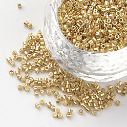 Oro Perlas de semilla de cilindro de electrochapa, tamaño uniforme, colores metálicos, oro, 1~1.5x1.5~2 mm, agujero: 0.5 mm, sobre 50 g / bolsa, sobre 5000 unidades / bolsa
