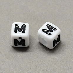 Letter M Gran agujero acrílico letra cuentas europeas, agujero horizontal, blanco y negro, cubo con letter.m, 6x6x6 mm, agujero: 4 mm, Sobre 2950 unidades / 500 g