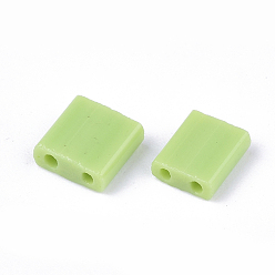 Vert Clair 2 - perles de rocaille en verre opaque, rectangle, vert clair, 5x4.5~5.5x2~2.5mm, Trou: 0.5~0.8mm