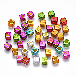 Letter Perles acryliques plaquées, cube avec la lettre initiale, couleur mixte, lettres mixtes aléatoires, 6x6x6mm, trou: 3.5 mm, 1600 pcs / 250 g