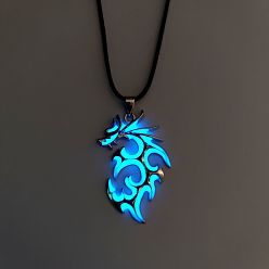 Azul Cielo Collar con colgante de dragón de aleación de luminarias, joyas que brillan en la oscuridad para mujer, luz azul cielo, 23.62 pulgada (60 cm)