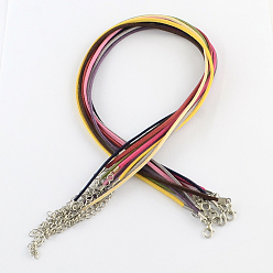 Color mezclado Fabricación de collar de cordón de gamuza sintética de 2 mm con cadenas de hierro y cierres de pinza de langosta, color mezclado, 44x0.2 cm
