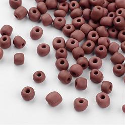 Brun Perles de rocaille en verre opaque dépoli, ronde, brun, 4~5x2.5~5mm, trou: 1 mm, environ 4500 PCs / sachet , 440~450 g / sac