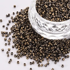 Verge D'or Perles cylindriques en verre plaqué dépoli, Perles de rocaille, couleurs métalliques, trou rond, verge d'or, 1.5~2x1~2mm, Trou: 0.8mm, environ 8000 pcs / sachet , à propos de 1 livre/sac