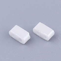 Blanco 2 agujero granos de la semilla de cristal, colores opacos plateados con brillo, Rectángulo, blanco, 4.5~5.5x2x2~2.5 mm, agujero: 0.5~0.8 mm, sobre 2000 unidades / bolsa