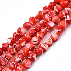Rouge Brins de perles de coquille de trochid / trochus shell, teint, nuggets, rouge, 7~12x5~10x4~8mm, Trou: 1mm, Environ 60~64 pcs/chapelet, 15.16 pouces ~ 15.75 pouces (38.5~40 cm)