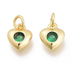 Verde Micro latón allanan encantos de circonio cúbico, con anillo de salto, corazón, dorado, verde, 7.5x6.5x2.5 mm, agujero: 1.5 mm, anillos de salto: 3.5x0.8 mm