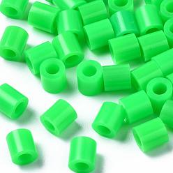 Verde Lima Perlas de fusibles pe, perlas melty bricolaje, tubo, verde lima, 5x5 mm, Agujero: 3 mm, sobre 8000 unidades / 500 g