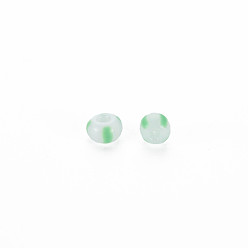 Vert Pâle 8/0 opaques perles de rocaille de verre, couleurs opaques s'infiltrer, trou rond, Plat rond avec motif rayé, vert pale, 3~3.5x2~2.5mm, Trou: 1mm, environ 450 g / livre