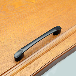 Noir Bouton de tiroir en alliage d'aluminium de style mat, armoire tire poignées pour accessoires de tiroir, noir, 133.5x12.1x21mm, centre du trou : 96 mm