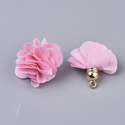 Rose Nacré Décorations de pendentif en tissu, avec les accessoires acryliques, fleur, perle rose, 25~30x28~35mm, Trou: 2mm