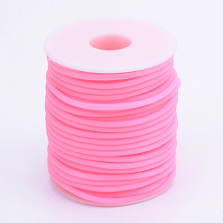 Rose Chaud Tube en caoutchouc synthétique tubulaire creux en PVC, enroulé autour de plastique blanc bobine, rose chaud, 2mm, Trou: 1mm, environ 54.68 yards (50m)/rouleau