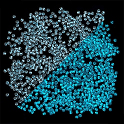 Azul Cielo 11/0 cuentas de semillas de vidrio luminosas, dentro de los colores, brillan en la oscuridad perlas redondas, luz azul cielo, 2 mm, agujero: 1 mm, sobre 660 unidades / bolsa