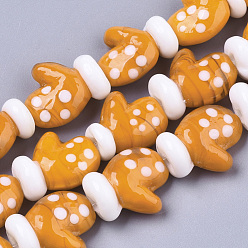 Orange Brins de perles à chalumeau manuels, gants de noël, pour noël, orange, 19~20x15x9~10mm, trou: 1.8mm, environ 25 pcs/chapelet, 18.90'' (48 cm)