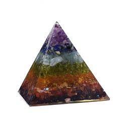 Pierre Mélangete Yoga chakra bijoux, pyramide d'orgonite, décorations pour la maison en résine, avec des pierres précieuses à l'intérieur, 59~60x59~60x59~60mm