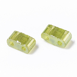 Vert Jaune 2 trous perles de rocaille de verre, lustre de couleurs transparentes, rectangle, vert jaune, 4.5~5.5x2x2~2.5mm, Trou: 0.5~0.8mm