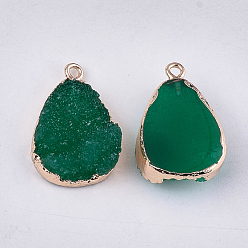 Vert Foncé Déposer des pendentifs en résine druzy, avec les accessoires en fer, larme, or et de lumière, vert foncé, 26~27x17.5x8.5mm, Trou: 1.6~1.8mm