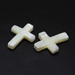 Coquille Pendentifs de coquille, avec les accessoires en laiton, croix, 29~30x21~22x3~5mm, Trou: 1.2mm