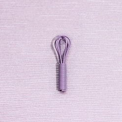 Pourpre Moyen Ornements de cuisine miniature batteur à oeufs en métal, accessoires de maison de poupée micro paysage, support violet, 31x9mm