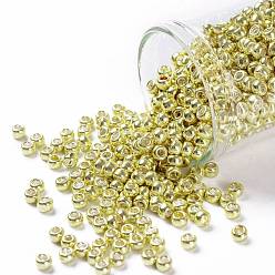 (559) Yellow Gold Metallic Cuentas de semillas redondas toho, granos de la semilla japonés, (559) oro amarillo metálico, 8/0, 3 mm, agujero: 1 mm, Sobre 1110 unidades / 50 g
