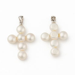 Nacre Pendentifs en perle naturelle, avec les accessoires en laiton plaqués de platine, breloque croix, 30x20x5.5mm, Trou: 5x3mm