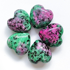 Rubis Zoïsite Rubis naturel dans des pierres curatives de zoïsite, coeur amour pierres, pierres de poche pour l'équilibrage du reiki, 15x15x10mm