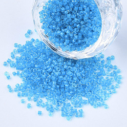Bleu Ciel Foncé Perles cylindriques en verre, Perles de rocaille, intérieur couleurs, trou rond, bleu profond du ciel, 1.5~2x1~2mm, Trou: 0.8mm, environ 8000 pcs / sachet , environ 85~95 g /sachet 