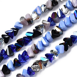 Aciano Azul Abalorios de vidrio electrochapa, triángulo, azul aciano, 3.5x6x4.5 mm, agujero: 1 mm, sobre 100 unidades / cadena, 13.39'' (34 cm)