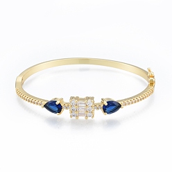 Bleu Foncé Rectangle de zircone cubique avec bracelet jonc à charnière en forme de larme, bijoux en laiton plaqué or véritable 18k pour femmes, bleu foncé, diamètre intérieur : 2x2-1/4 pouces (5.1x5.8 cm)