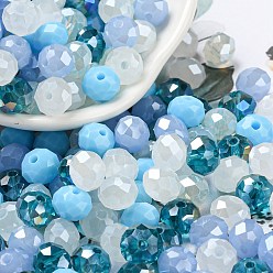 Azul Cielo Perlas de vidrio, facetados, Rondana plana, luz azul cielo, 4x3 mm, agujero: 0.4 mm, Sobre 820 unidades / 60 g