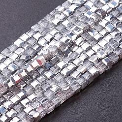 Серебро Стеклянные бусины с гальваническим покрытием , с половиным покрытием, граненый куб, серебряные, 4x4x4 мм, отверстие : 1 мм, около 100 шт / нитка, 16.9 дюйм