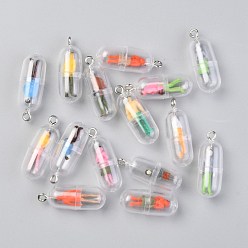Couleur Mélangete Pendentifs mini capsules en plastique, avec poupée à litière et découvertes en fer platine, couleur mixte, 28x11mm, Trou: 2mm