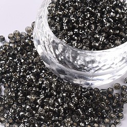 Gris Clair 6/0 perles de rocaille de verre, trou rond argenté, ronde, gris clair, 4mm, Trou: 1.5mm, environ 6639 pcs / livre
