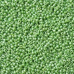 Jaune Vert 12/0 perles de rocaille de verre, couleurs opaques lustered, ronde, trou rond, jaune vert, 12/0, 2mm, Trou: 1mm, environ3333 pcs / 50 g, 50 g / sac, 18sacs/2livres