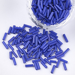 Bleu Perles de bugle en verre, trou rond, couleurs opaques, bleu, 6~7x1.5~2mm, trou: 0.8 mm, environ 10000 PCs / sachet 