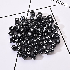 Noir Perles de lettres acryliques artisanales noires, cube avec lettre mixte blanche, 5.5~6x5.5~6x5.5~6mm, Trou: 3mm, environ 100 pcs / sachet 