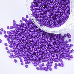 Violet Bleu Perles cylindriques en verre, Perles de rocaille, cuisson des peintures, trou rond, bleu violet, 1.5~2x1~2mm, Trou: 0.8mm, environ 8000 pcs / sachet , environ 85~95 g /sachet 