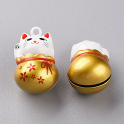Verge D'or Cuisson pendentifs de cloche en laiton peint, Maneki neko / chat faisant signe, verge d'or, 26.5x17x16mm, Trou: 2mm