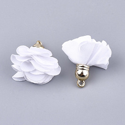 Blanco Colgantes de tela, con ccb plastico, 6-pétalo, flor, dorado, blanco, 26~27x17~28 mm, agujero: 1.6 mm