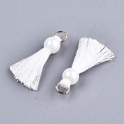 Blanc Décorations pendentif gland en polycoton (polyester coton), mini pompon, avec des embouts en fer doré et une imitation de perle en plastique ABS, blanc, 23mm, anneau de saut: 5x0.8 mm, 3.4 mm de diamètre intérieur 