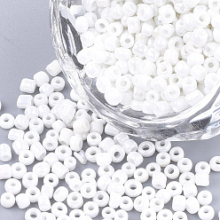 Blanc Opaques perles de rocaille de verre, arc-en-ciel plaqué, ronde, blanc, 4mm, trou: 1.5 mm, environ 4500 PCs / sachet 