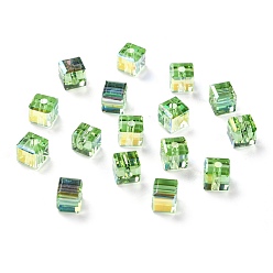 Verde Claro Electroplate cuentas de vidrio transparentes, cubo facetas, arco iris chapado, verde claro, 6x6x6 mm, agujero: 1.8 mm